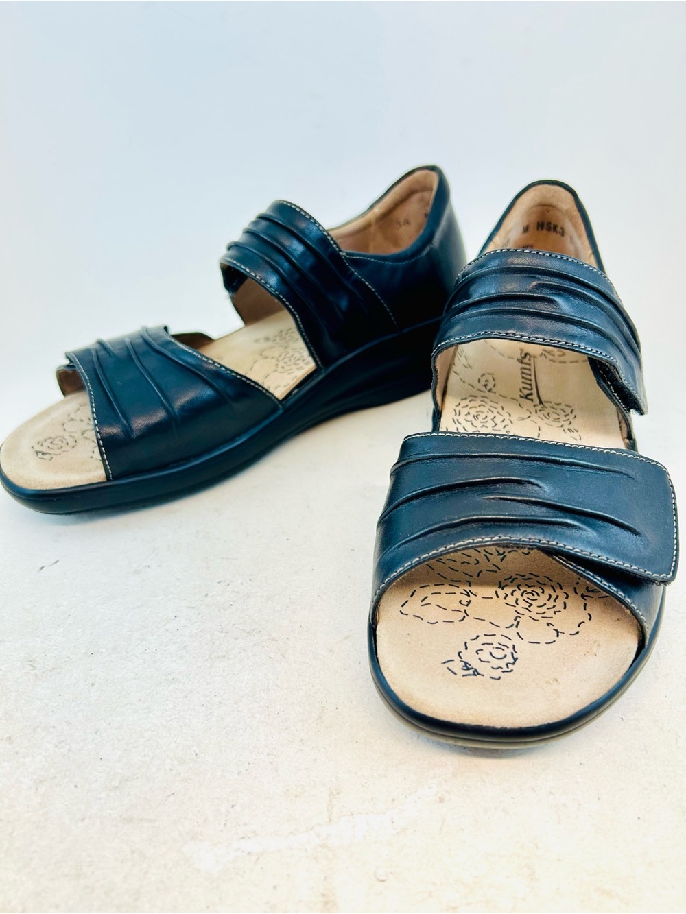 Kumfs Ziera Black Leather Double Pleated Adjustable Straps Sandals size 36 6.5